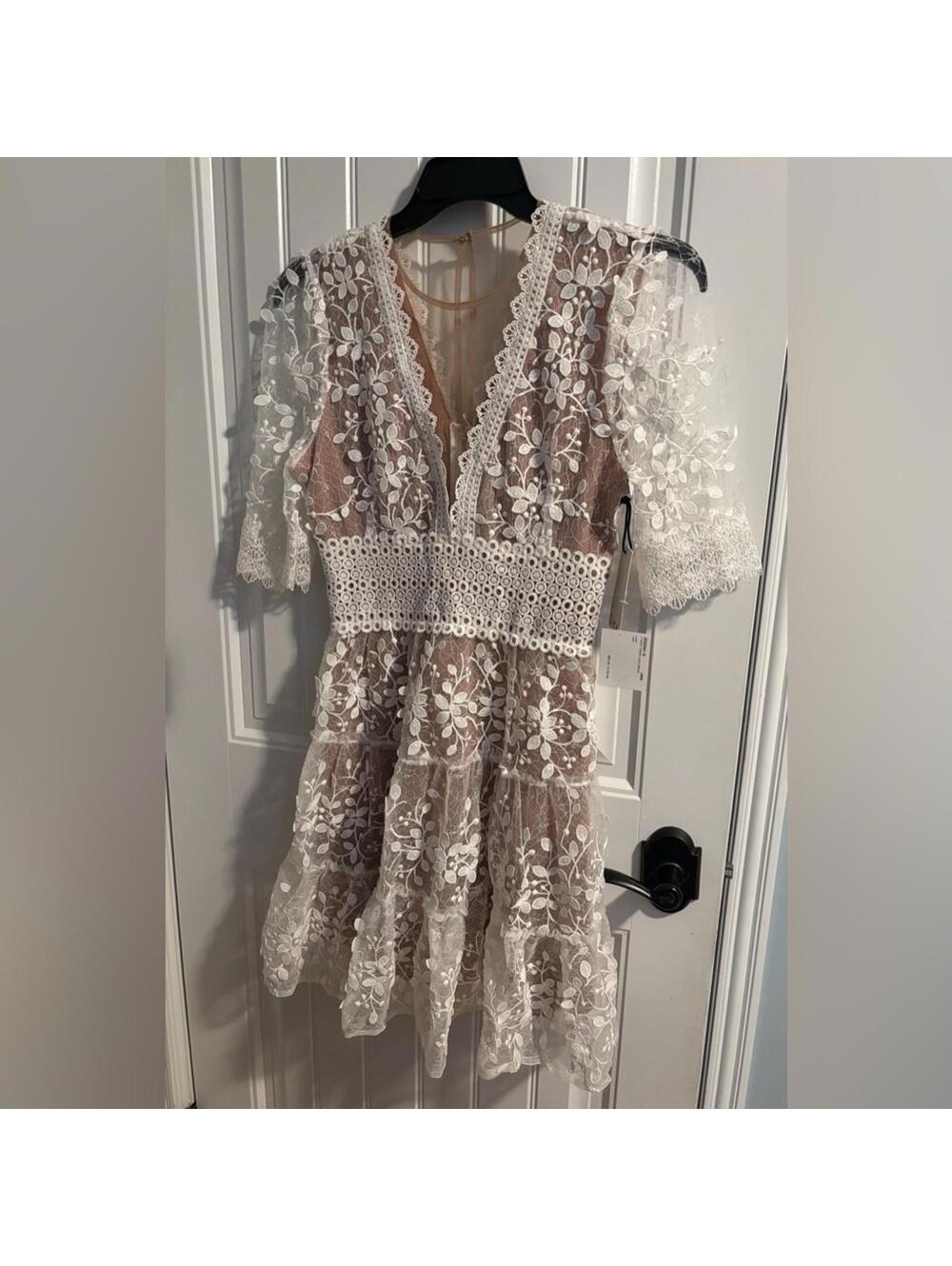 #0002 NWT Dex VNeck Tiered Lace Dress, Size: Small, Color: Ivory